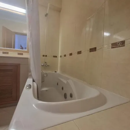 Apart. T2 Baixa Αλμπουφέιρα