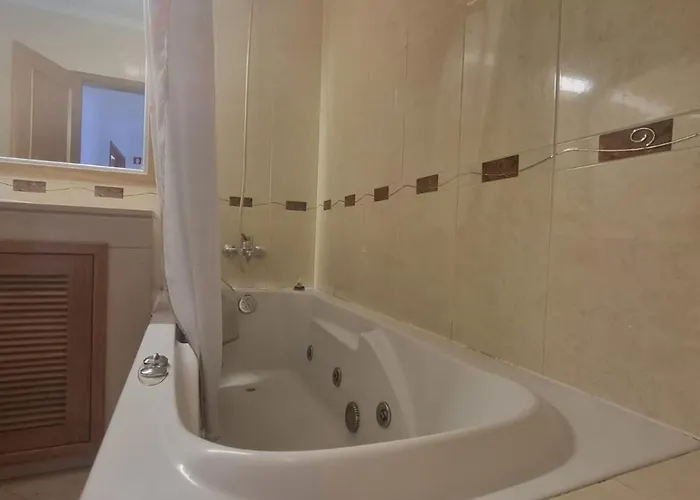 Apart. T2 Baixa אלבופיירה